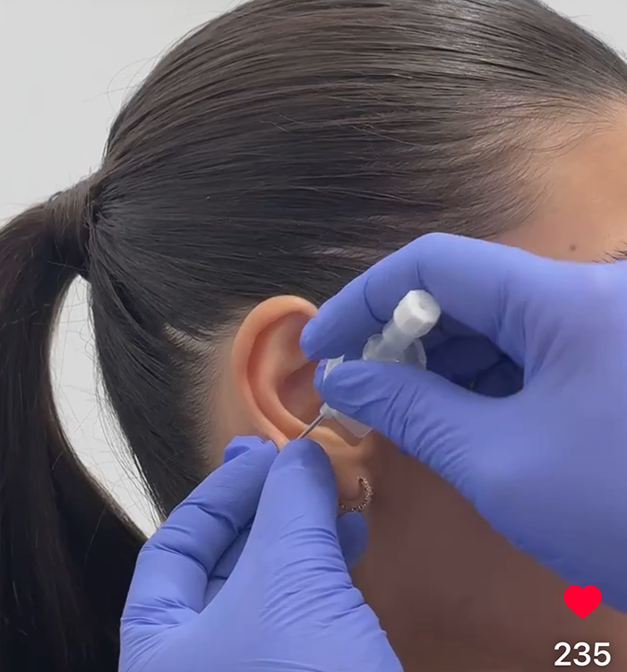 איך לזהות פירסר מקצועי ולמה הבחירה הנכונה מתחילה ב-Glo jewelries