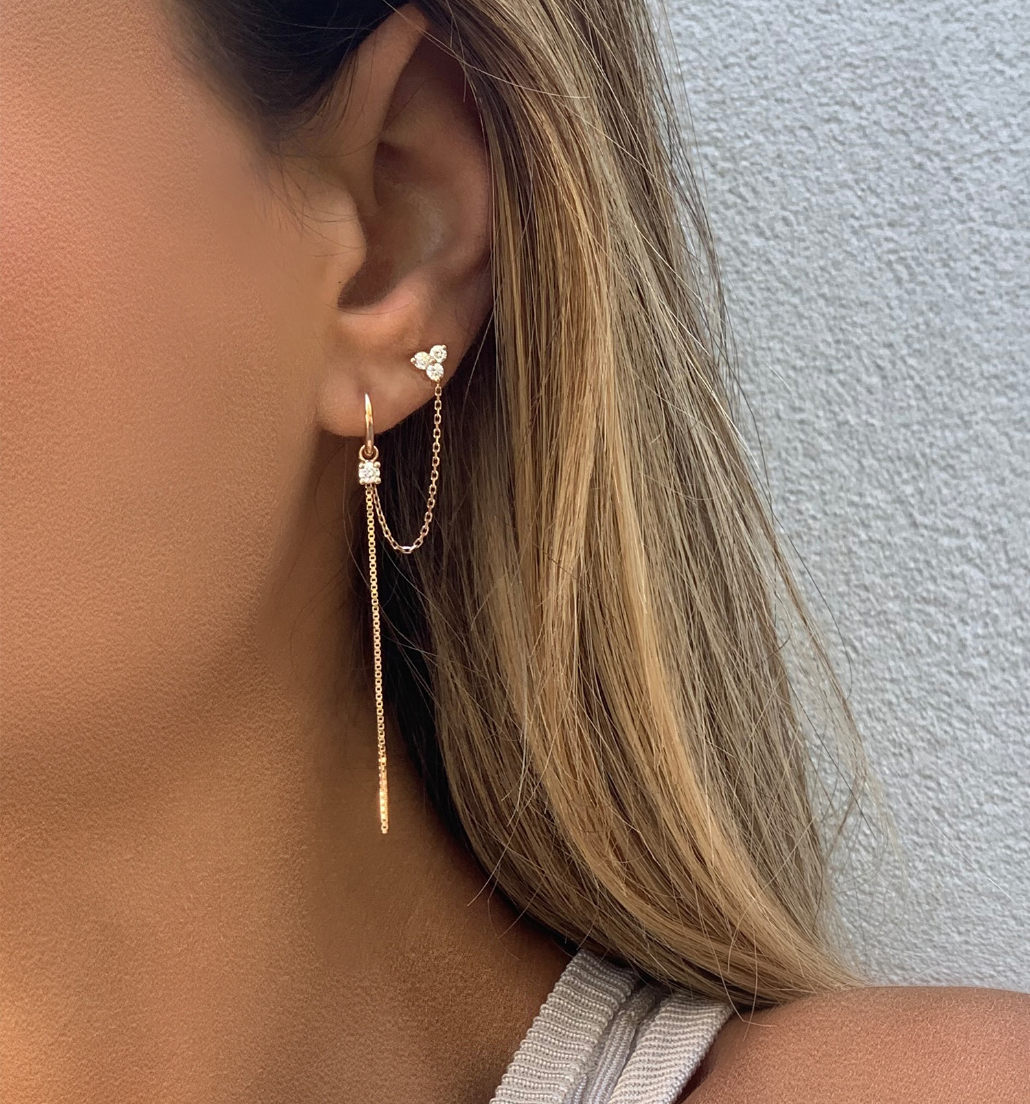 עגיל מחובר מזהב ורוד משובץ יהלומים HOOK-2 DIAMONDS EARRING 2