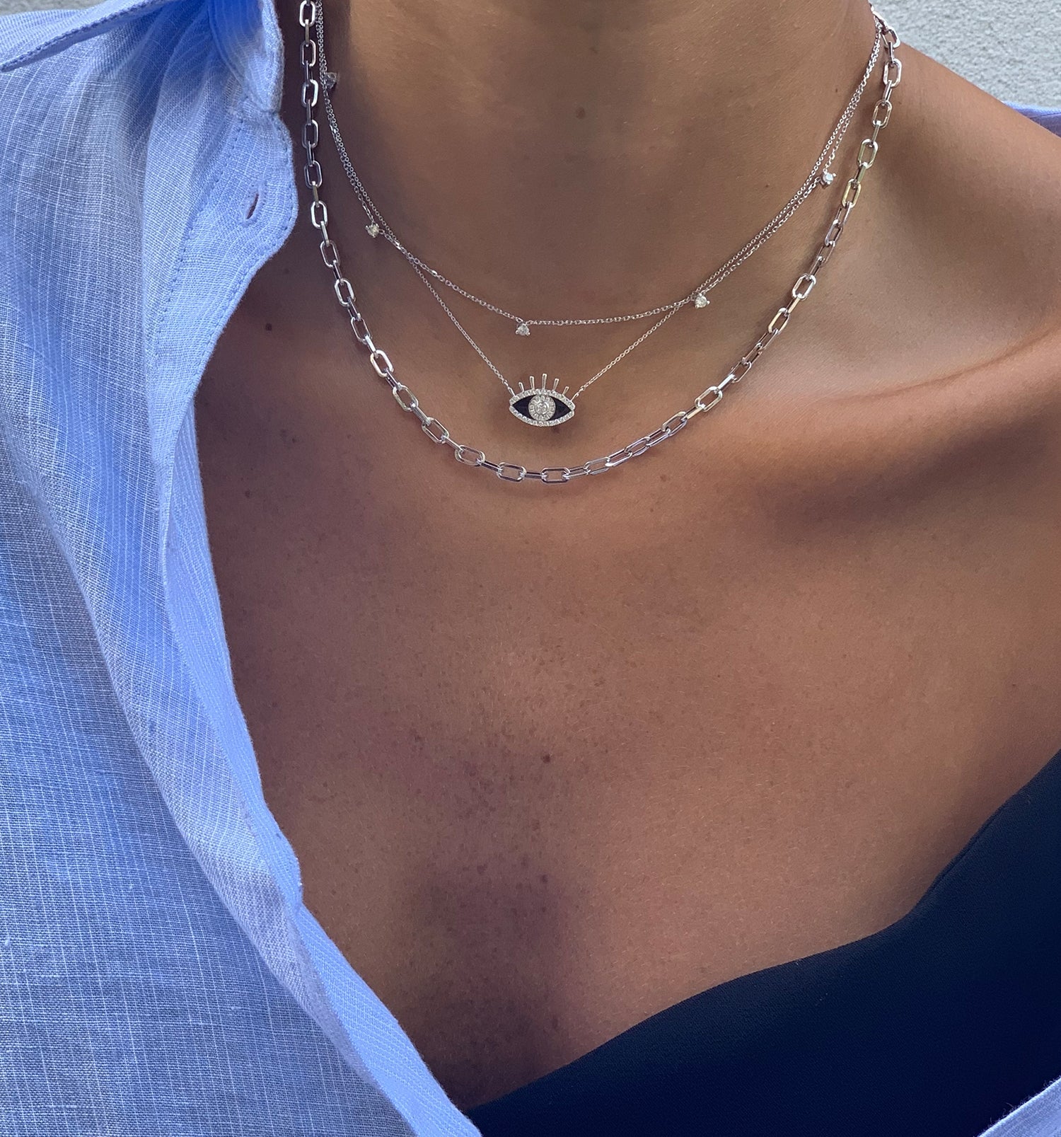 שרשרת צ'וקר זהב לבן משובצת חמישה יהלומים MUST HAVE NECKLACE