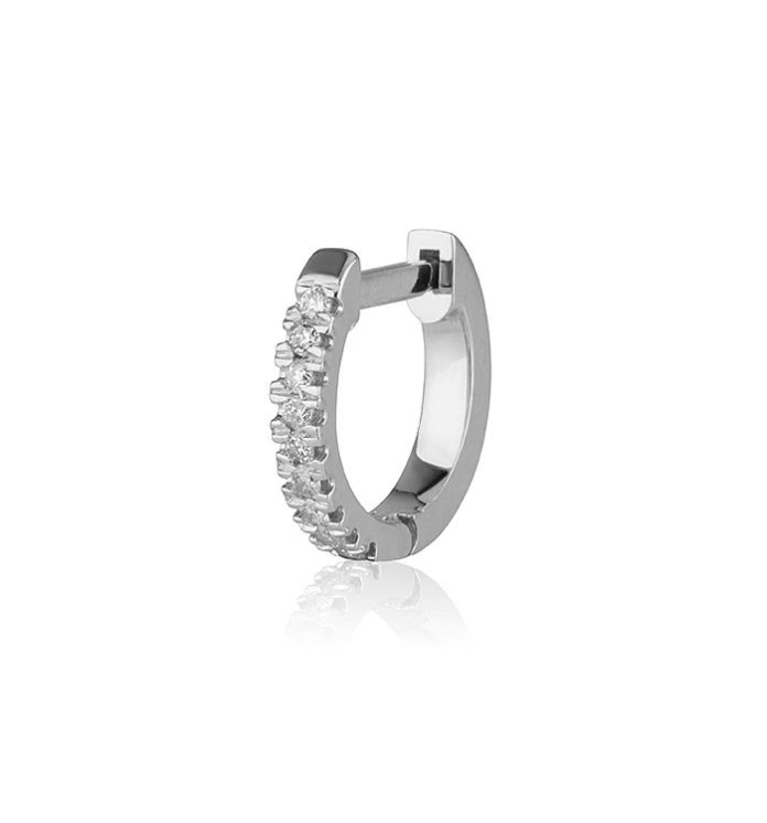 עגיל חישוק קטן מזהב לבן משובץ יהלומים OVAL BASIC DIAMONDS HUGGIE