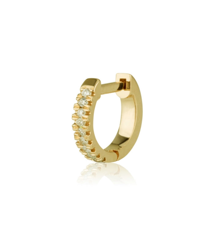 עגיל חישוק קטן מזהב צהוב משובץ יהלומים OVAL BASIC DIAMONDS HUGGIE