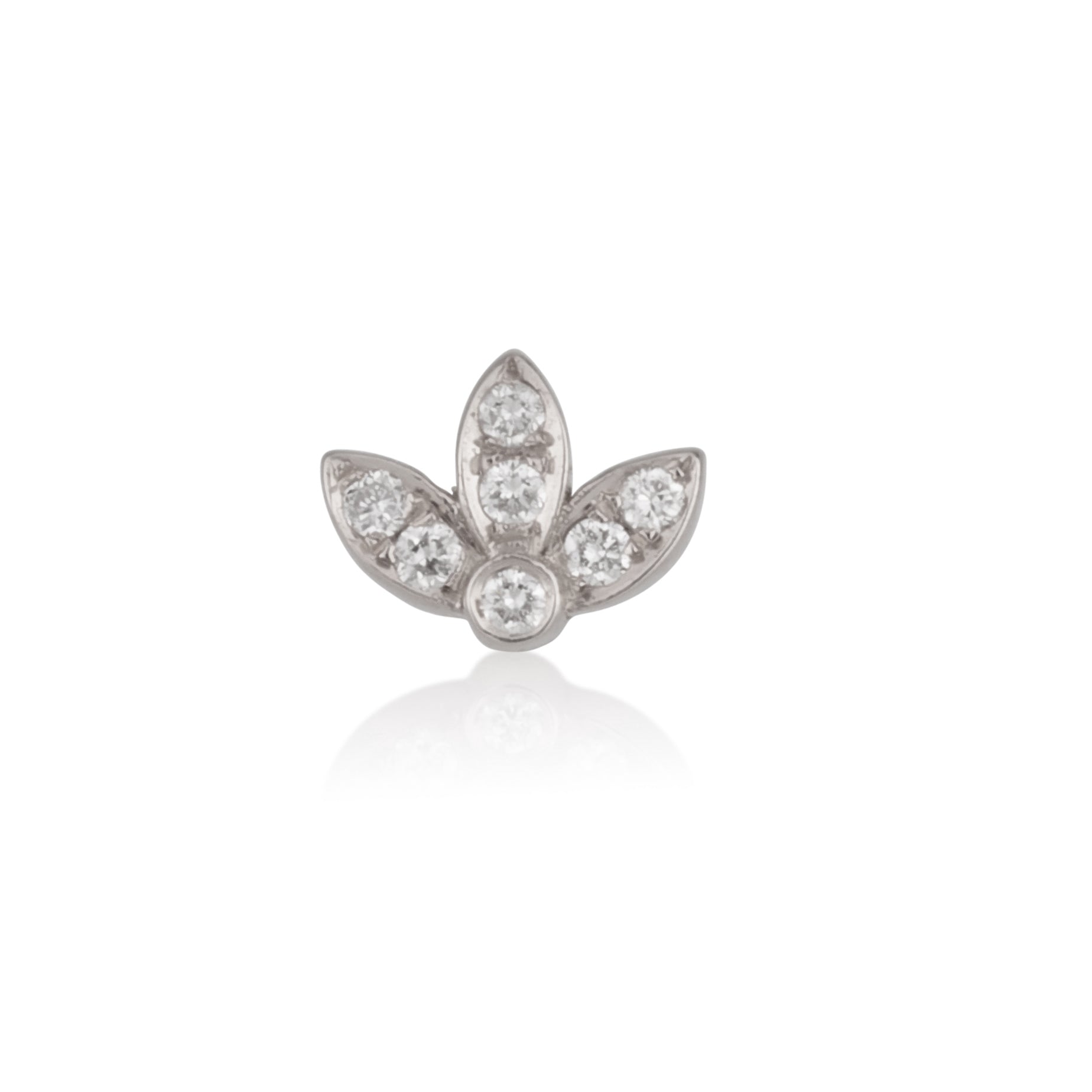 עגיל לוטוס זהב לבן משובץ יהלומים LOTUS DIAMONDS STUD