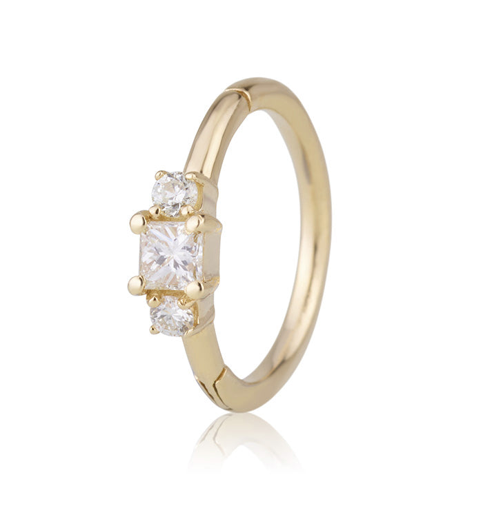 עגיל חישוק פירסינג להליקס מזהב צהוב משובץ שלושה יהלומים THREE DIAMONDS PIERCING CLICKER EARRING