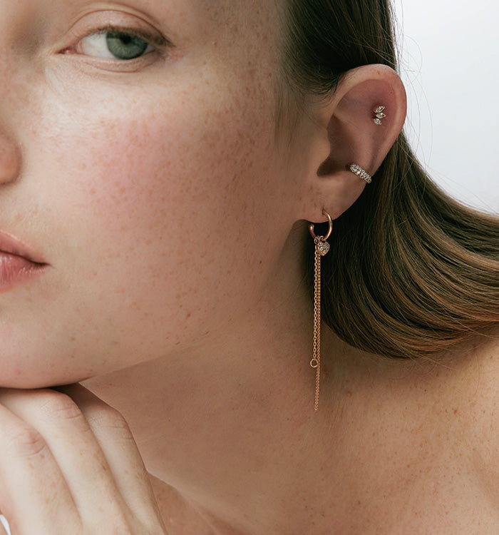 עגיל לב קטן ארוך מזהב צהוב משובץ יהלומים HOOK-HEARAT DIAMONDS EARRING