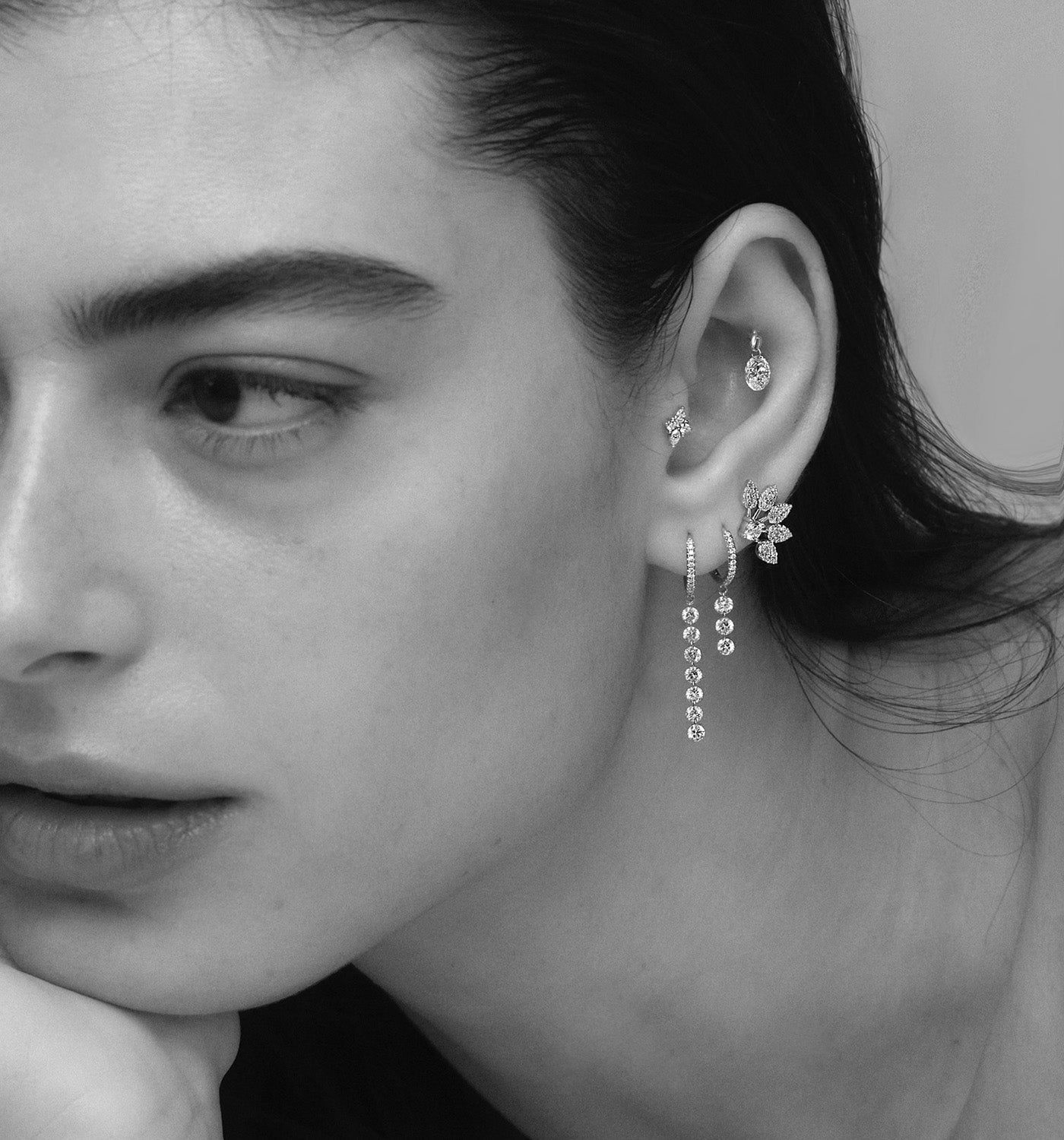 עגיל צמוד זהב לבן משובץ יהלומים SISI EARRING STUD