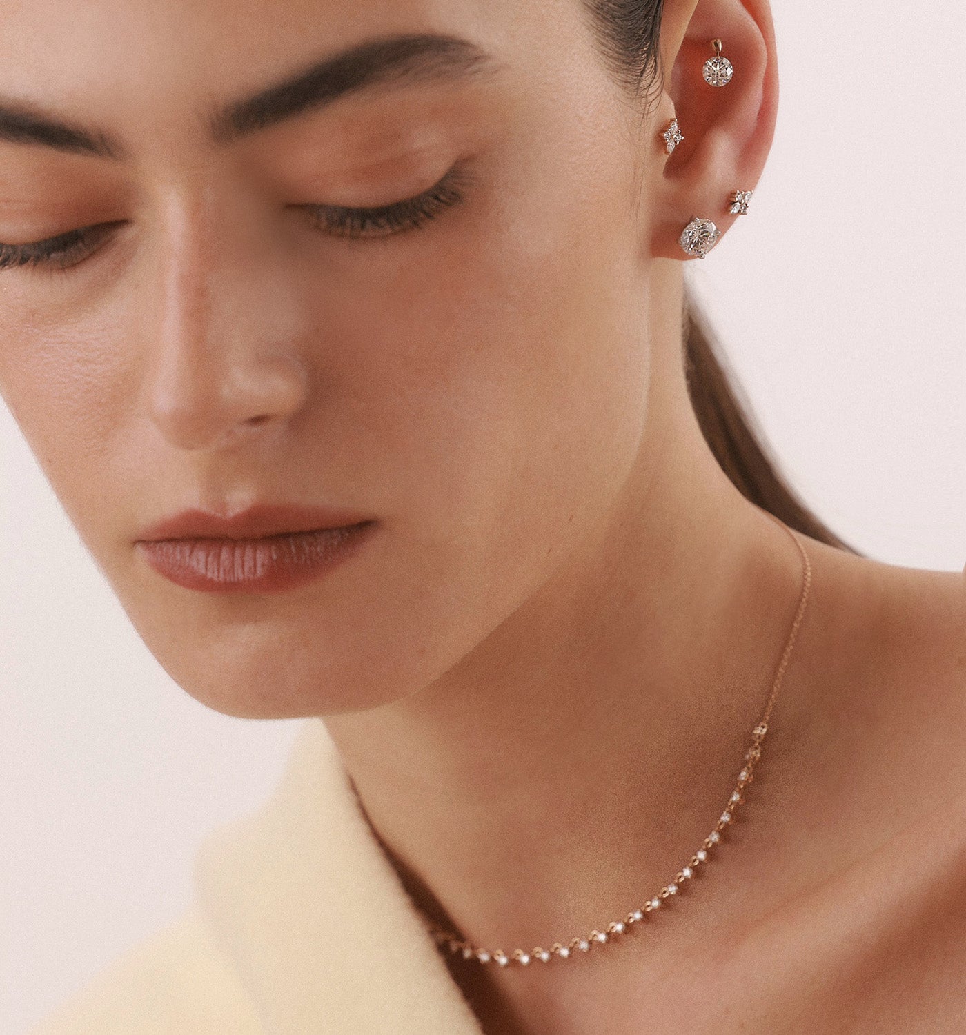 Ariel necklace rose gold set with natural diamonds on model