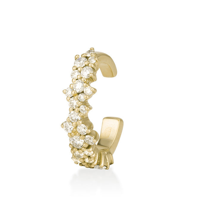 עגיל ללא חור מדגם Ariel Ear Cuff מזהב צהוב משובץ יהלומים במבנה פתוח ונקי עם שיבוץ צפוף ונוצץ
