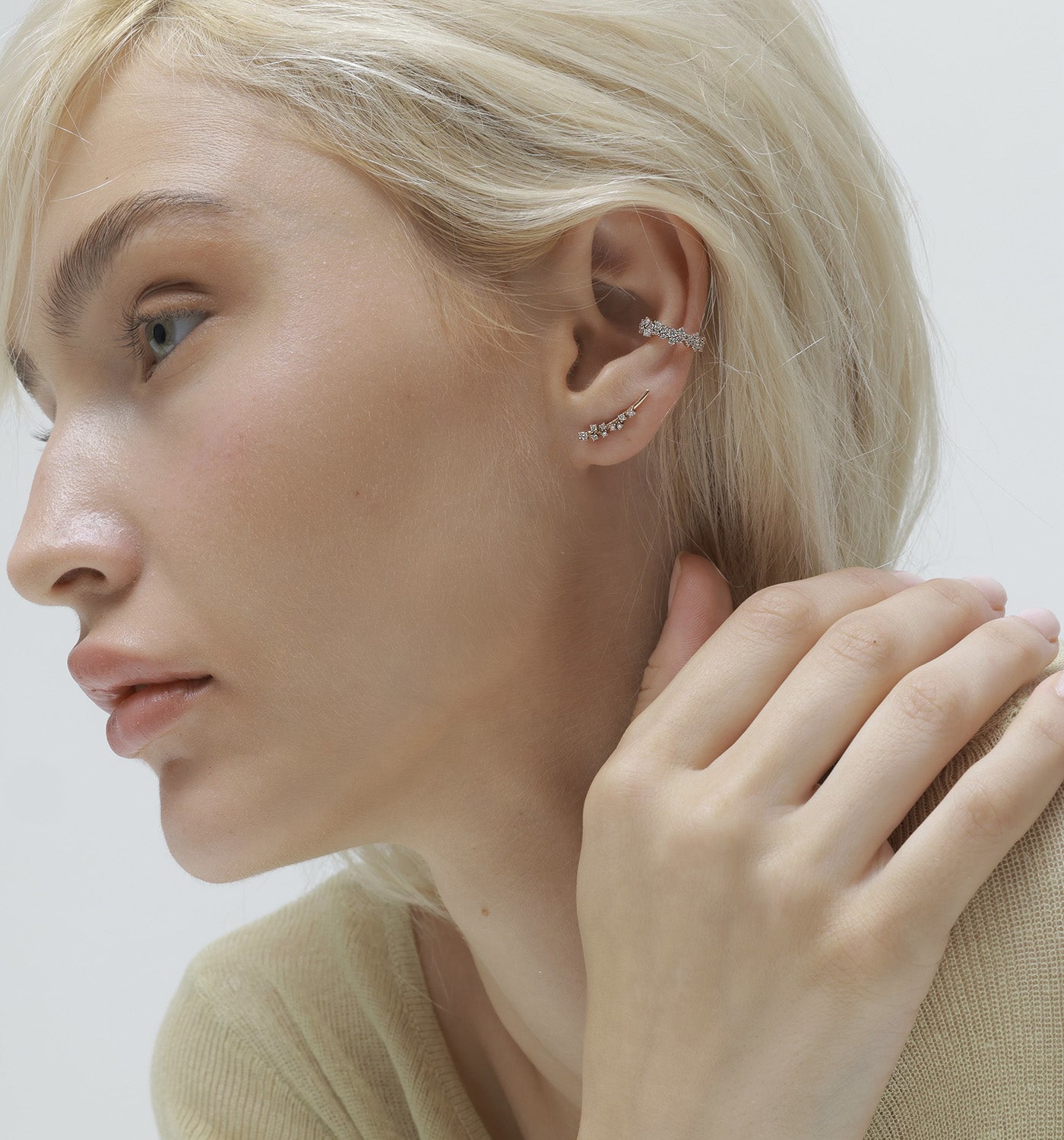 עגיל ללא חור זהב צהוב משובץ יהלומים Ariel Ear Cuff with Diamonds