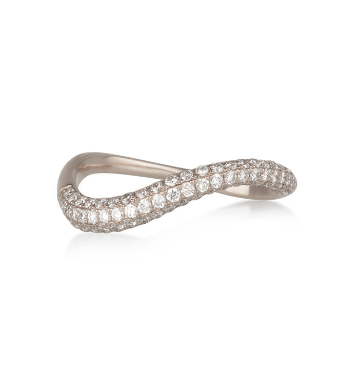 טבעת מזהב לבן משובצת יהלומים MAYA RING