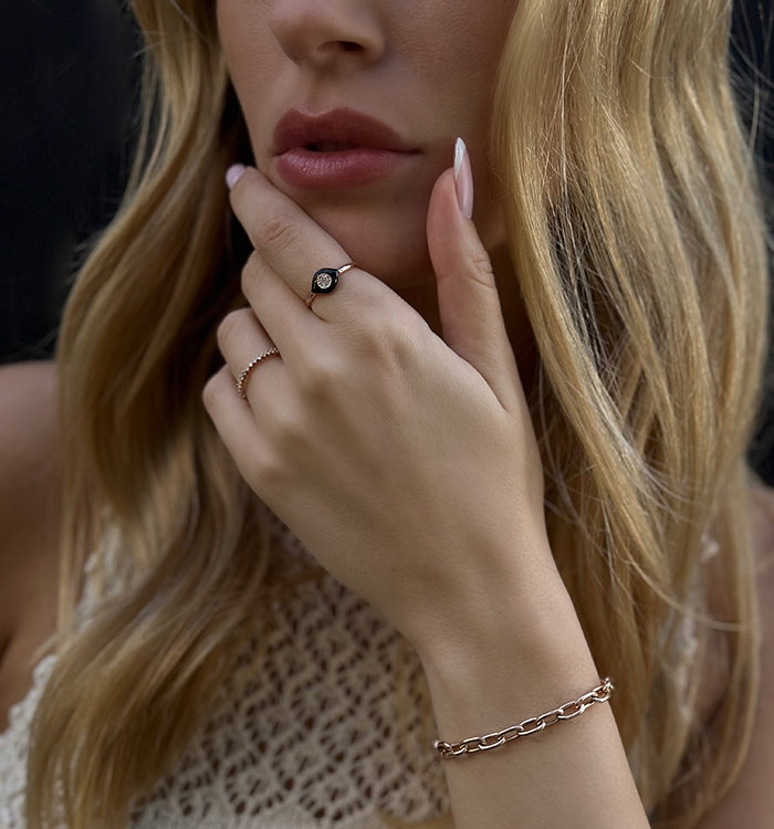 טבעת דקה מזהב ורוד משובצת יהלומים  THIN CROWN RING