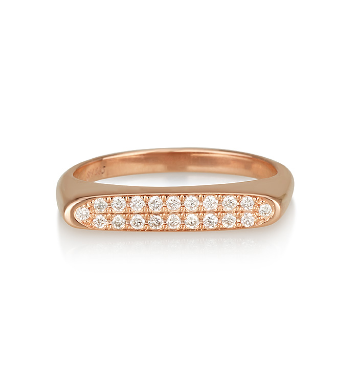 טבעת חותם מזהב ורוד משובצת יהלומים VICTORIA RING