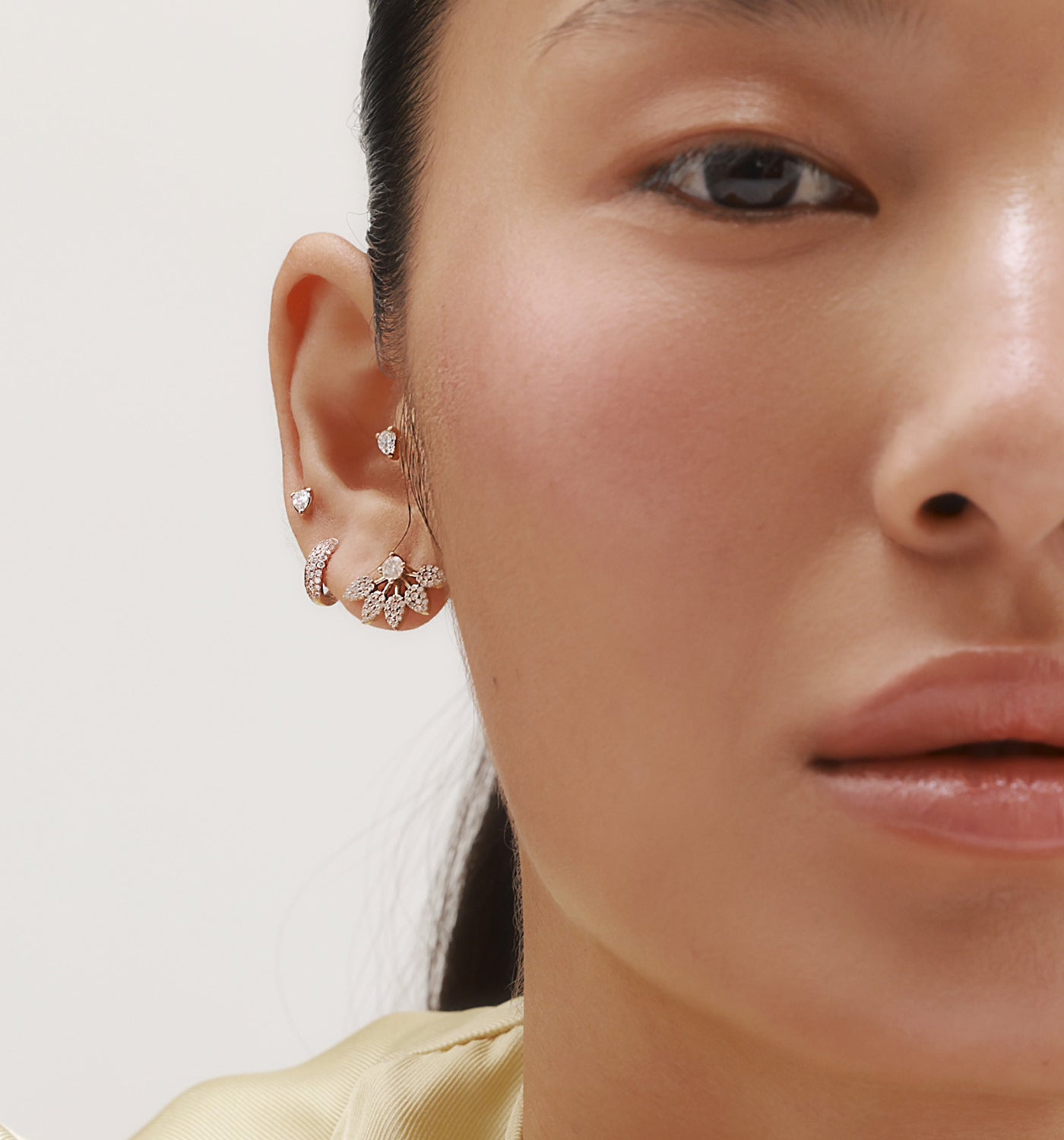 עגיל צמוד זהב צהוב משובץ יהלומים SISI EARRING STUD