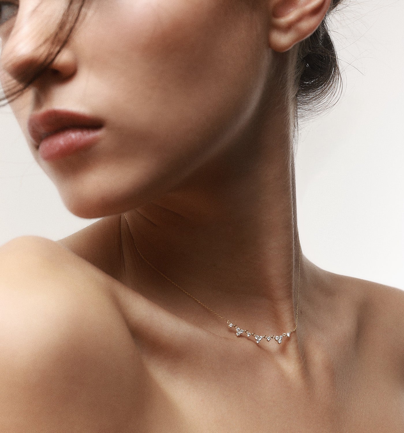 Lany necklace in yellow gold set with natural diamonds worn on a model’s neck