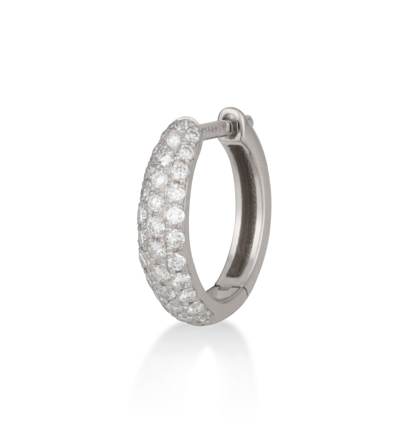 עגיל חישוק זהב לבן PUFFE משובץ יהלומים בעיצוב עדין ונקי