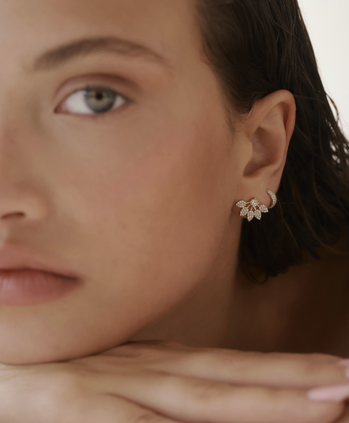 עגיל צמוד זהב צהוב משובץ יהלומים SISI EARRING STUD