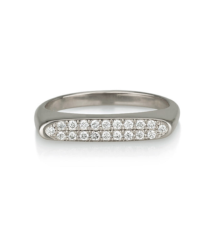 Victoria signet ring in white gold set with natural diamonds